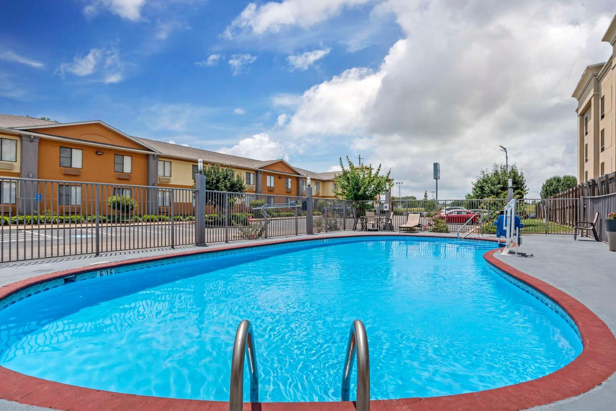 Best Western Canton Inn Екстер'єр фото